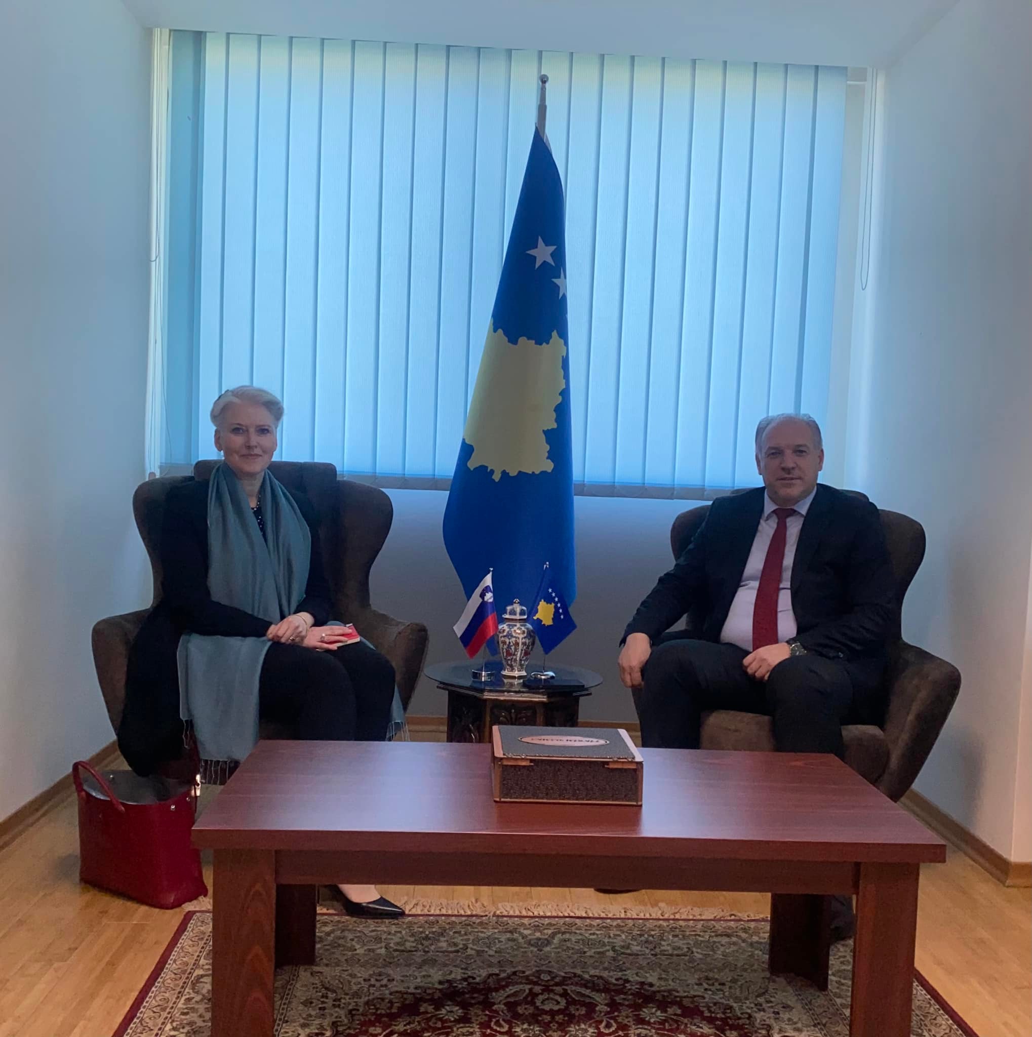 Ministri i Zhvillimit Rajonal z. Fikrim Damka, më datë 13 Prill 2022 realizoi takim me ambasadoren e Sllovenisë në Kosovë znj.Minca Benedejčič .