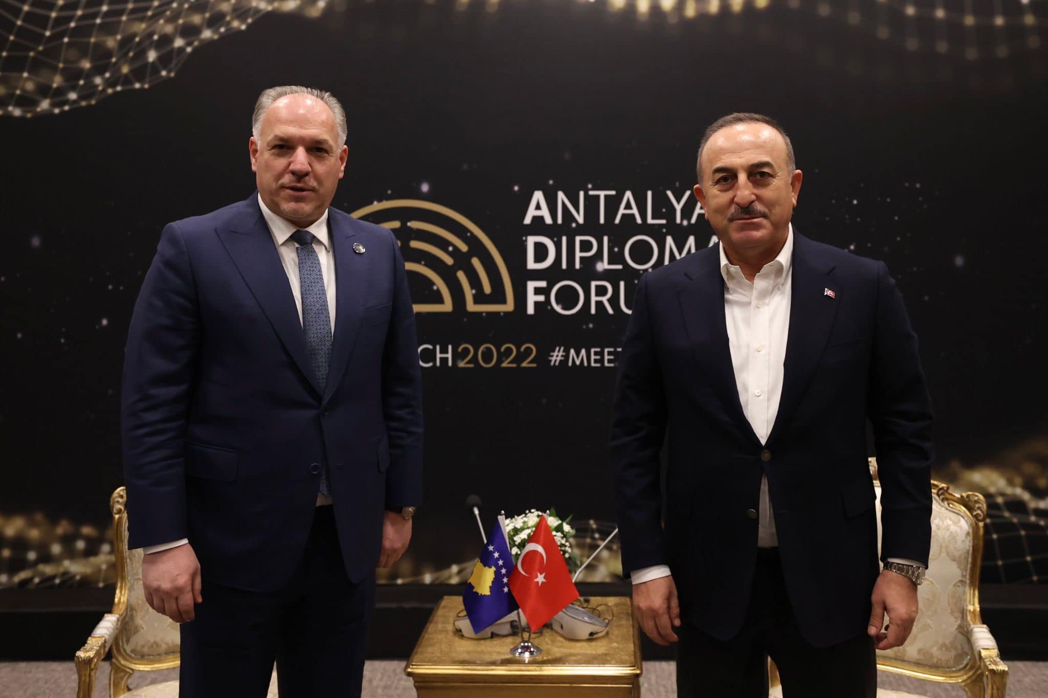 Ministri i Zhvillimit Rajonal z. Fikrim Damka u takua me Ministrin e Punëve të Jashtme të Republikës së Turqisë z. Mevlüt Çavuşoğlu, në kuadër të Forumit të Diplomacisë në Antalia