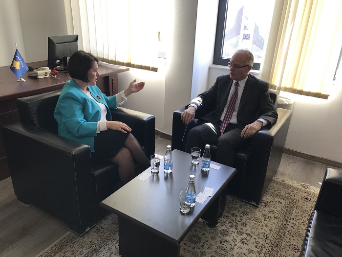 Zëvendësministrja e Ministrisë së Zhvillimit Rajonal znj. Magbule Shkodra, realizoi takim me shefin e misionit të OSBE-së në Kosovë, ambasadorin Jan Braathu