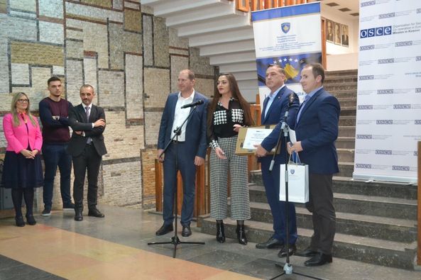 MZHR shpërblehet me çmimin për “Praktikën më të mirë në zbatimin e Ligjit për Përdorimin e Gjuhëve në Kosovë”