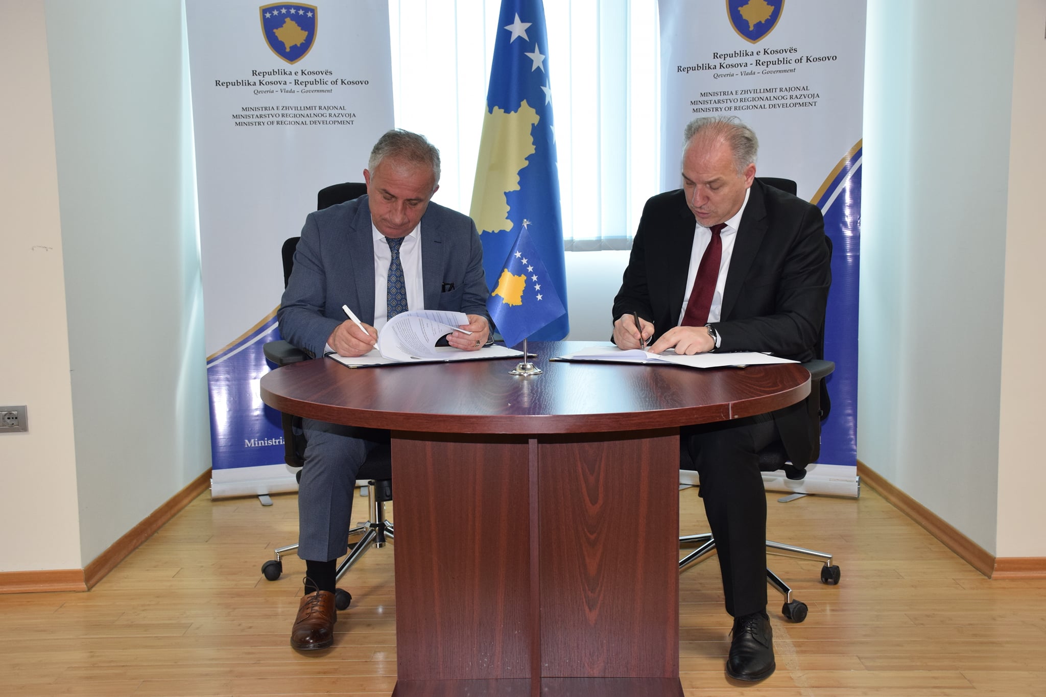 Ministria e Zhvillimit Rajonal nënshkruan Marrëveshjen e Mirëkuptimit me komunën përfituese të Suharekës në kuadër të Programit për Zhvillim Rajonal PZHR 2022