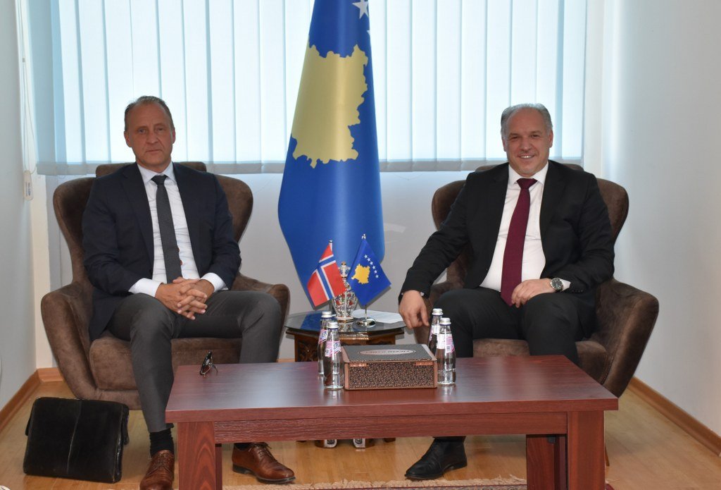 Ministri z.Fikrim Damka priti në takim Ambasadorin e Norvegjisë në Kosovë z. Jens Erik Grondahl