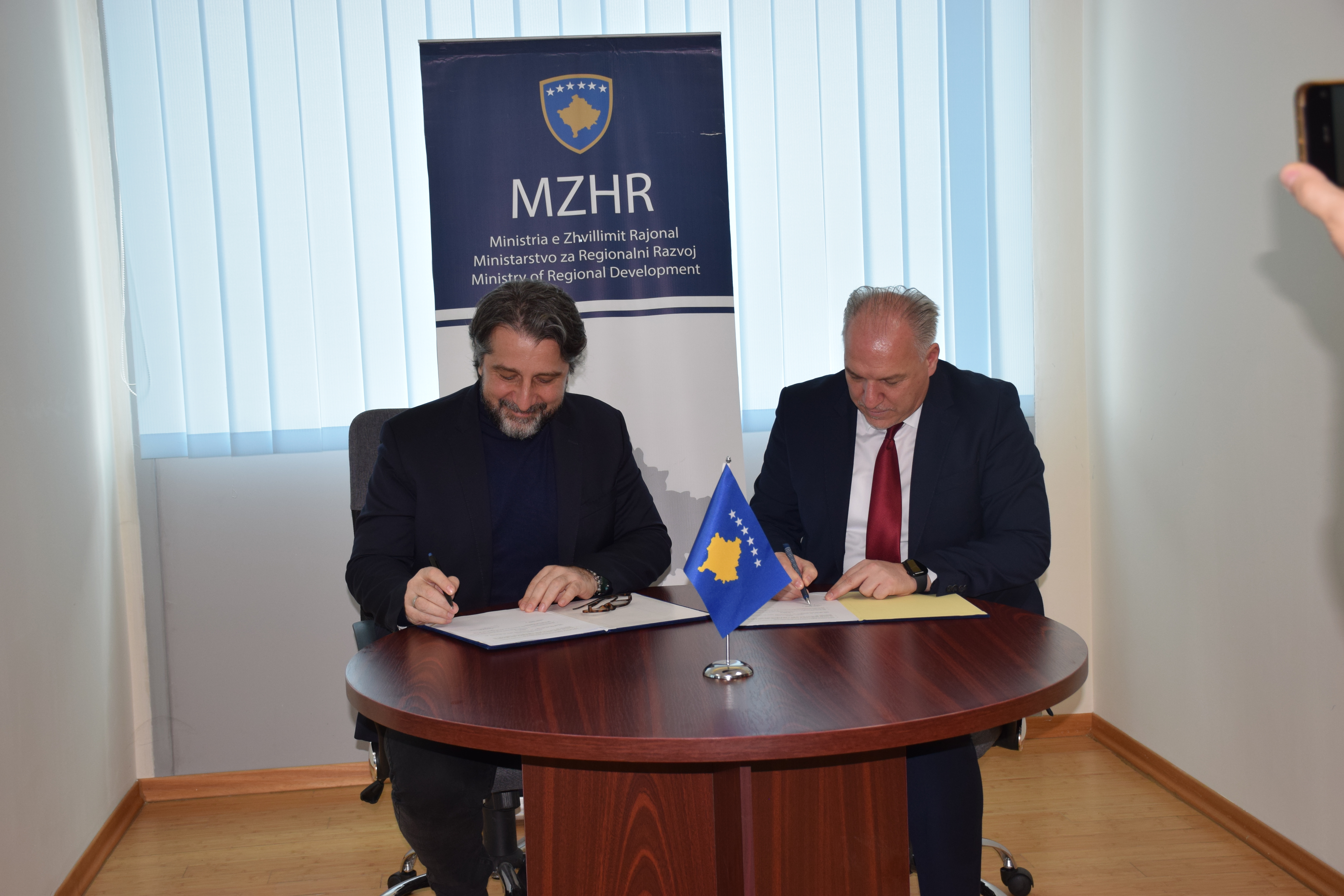 Ministria e Zhvillimit Rajonal nënshkruan Marrëveshjen e Mirëkuptimit me komunën përfituese të Prishtinës në kuadër të Programit për Zhvillim Rajonal PZHR 2024