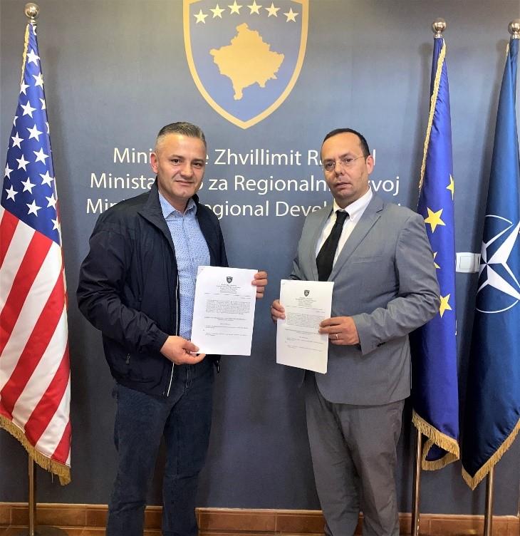 Ministria e Zhvillimit Rajonal nënshkroi Marrëveshjen e Mirëkuptimit me komunën përfituese të Skenderajit në kuadër të Programit për Zhvillim Rajonal PZHR 2020