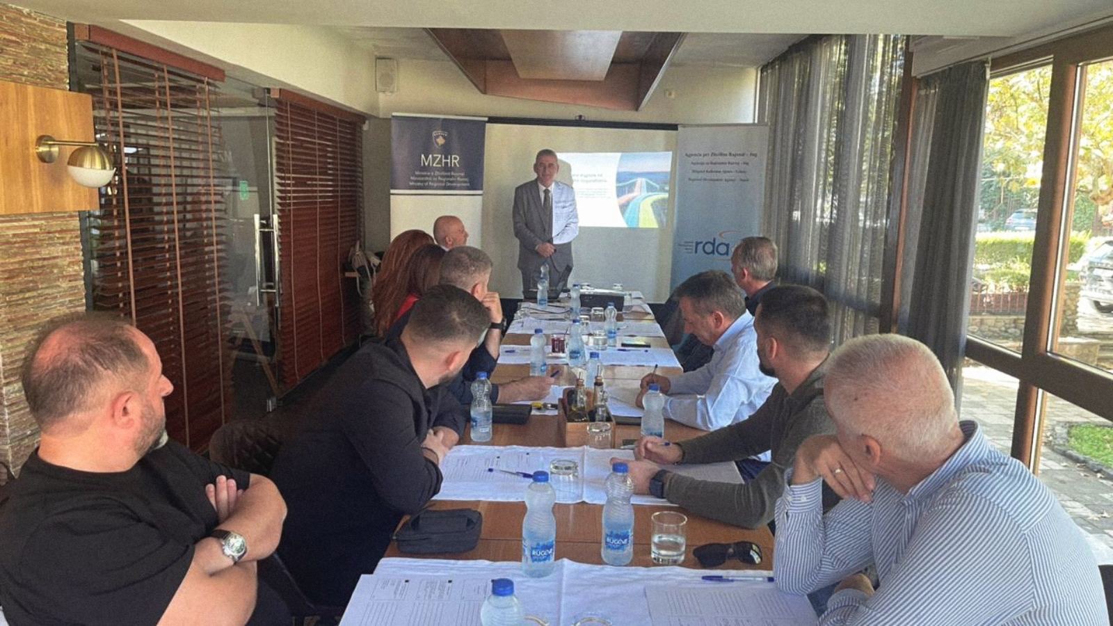 Me mbështetje nga Ministria e Zhvillimit Rajonal, Agjencia për Zhvillim Rajonal Jug organizoi punëtorinë për ndikimin e mjeteve digjitale dhe Programin e Bashkëpunimit Ndërkufitar Kosovë-Shqipëri, financuar nga programi IPA III 2021-2027