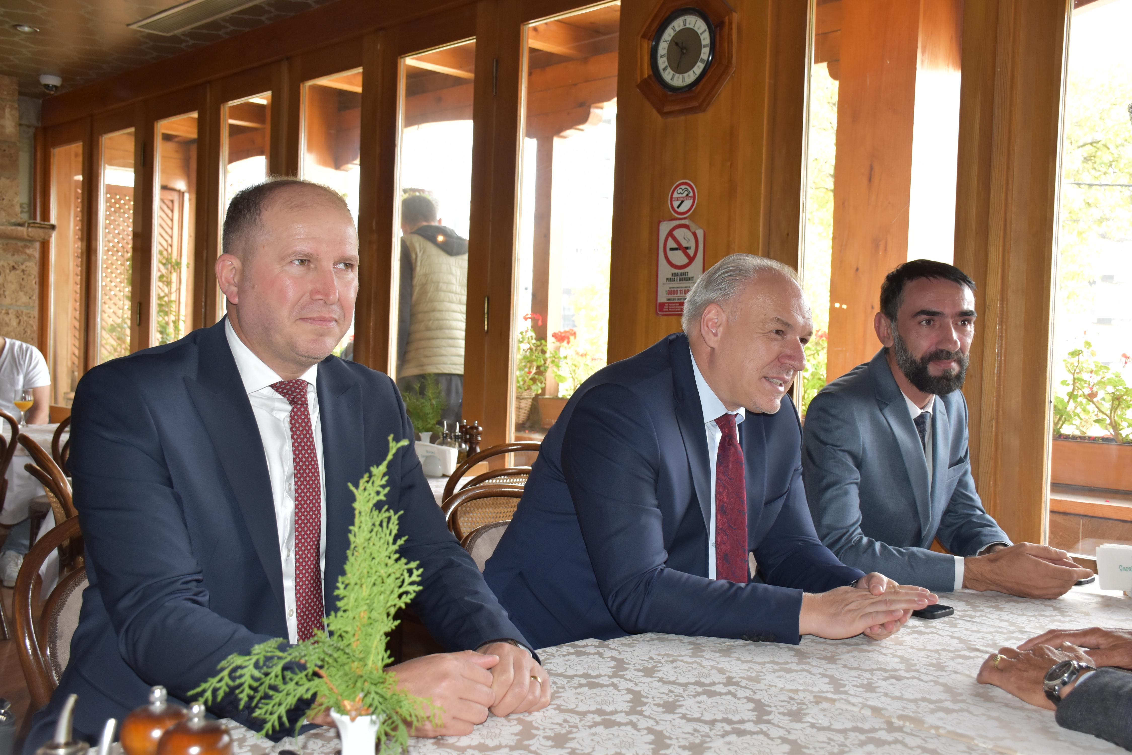 Ministri i Zhvillimit Rajonal z.Fikrim Damka realizoi takim me Kryesinë e Odes së Turizmit në Gjakovë si dhe vizitoi  biznesin përfitues të Programit për Zhvillim Rajonal të Balancuar