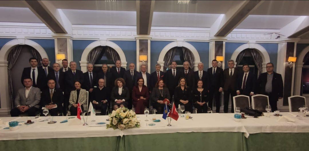 Ministri i Zhvillimit Rajonal Fikrim Damka së bashku me delegacionin e Qeverisë së Republikës së Kosovës, në kuadër të vizitave zyrtare në Turqi, takuan edhe udhëheqësit dhe personalitetet me rëndësi të Rumelisë.
