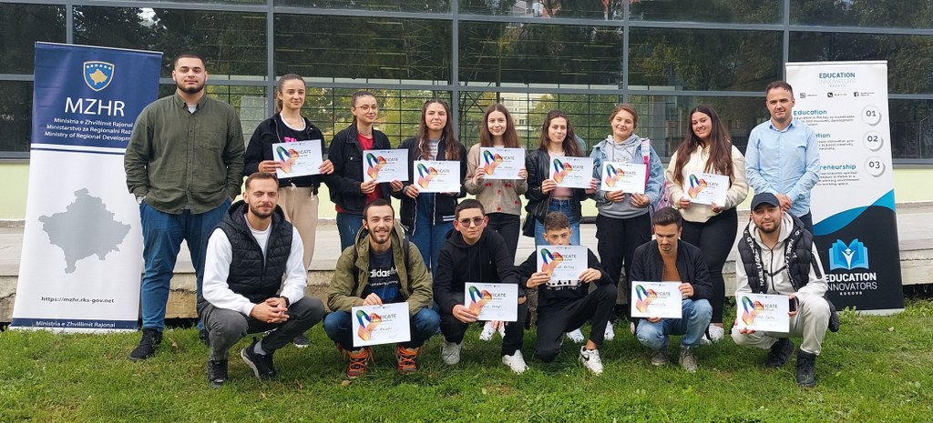 OJQ “Education Innovators Kosovo-EIk ” ka realizuar aktivitetin për shpërndarjen e certifikatave ” Të rinjtë për punësim/Aftësimi i të rinjve për hartimin e projekteve nëpërmjet trajnimeve