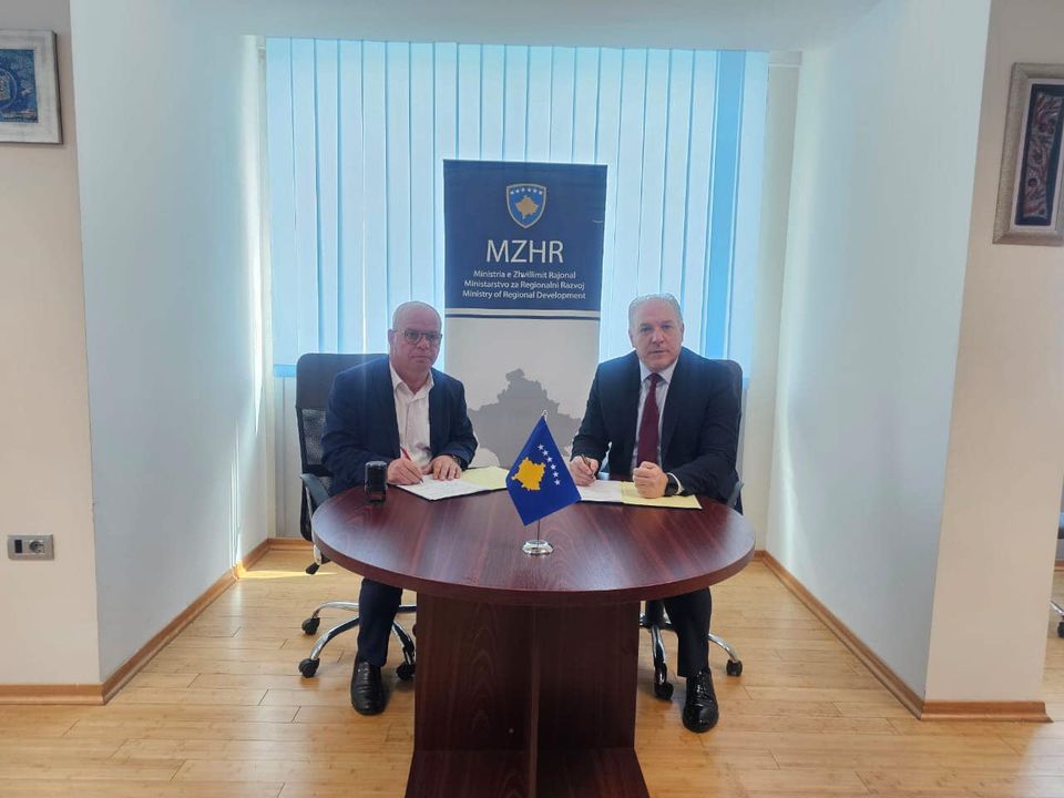 Ministria e Zhvillimit Rajonal nënshkruan Marrëveshjen e Mirëkuptimit me komunën përfituese të Rahovecit në kuadër të Programit për Zhvillim Rajonal PZHR 2024