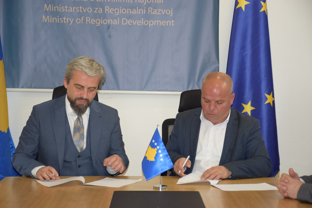 Ministria e Zhvillimit Rajonal nënshkroi Marrëveshjen e Mirëkuptimit me komunën përfituese të Rahovecit në kuadër të Programit për Zhvillim Rajonal PZHR 2021