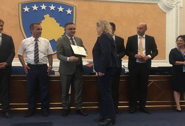 Fatmire Thaçi është shpalluar shërbyese civile e dalluar për vitin 2018