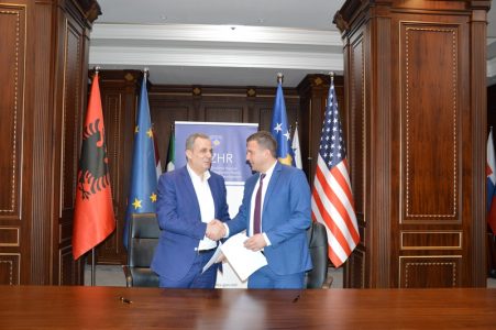 Ministria e Zhvillimit Rajonal nënshkruan Marrëveshjet e Mirëkuptimit me komunat përfituese Shtime dhe Ferizaj nga Programi për Zhvillim Rajonal