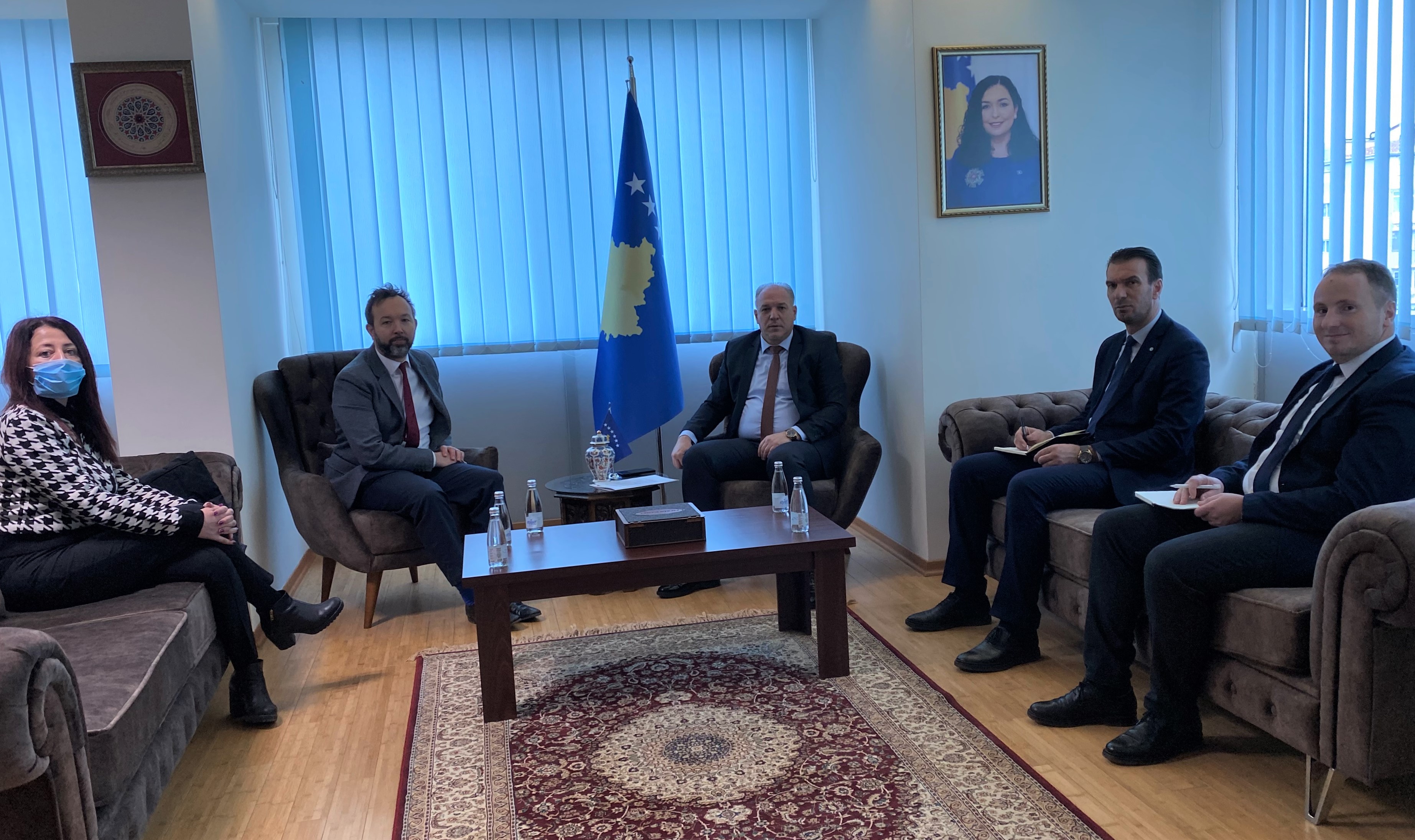 Ministri Damka priti në takim Shefin e Zyrës së BERZH-it në Prishtinë z. Neil Taylor