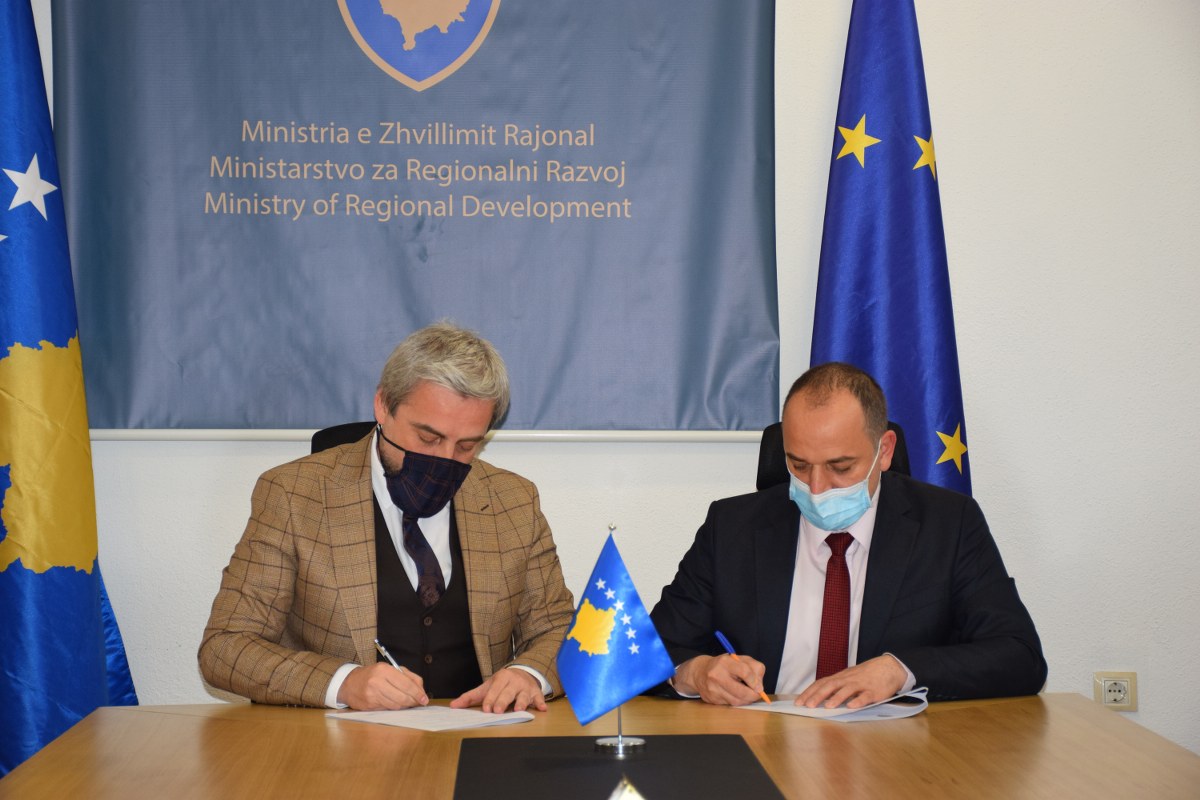 Ministria e Zhvillimit Rajonal nënshkroi Marrëveshjet e Mirëkuptimit me komunën përfituese të Prizrenit në kuadër të Programit për Zhvillim Rajonal PZHR 2021