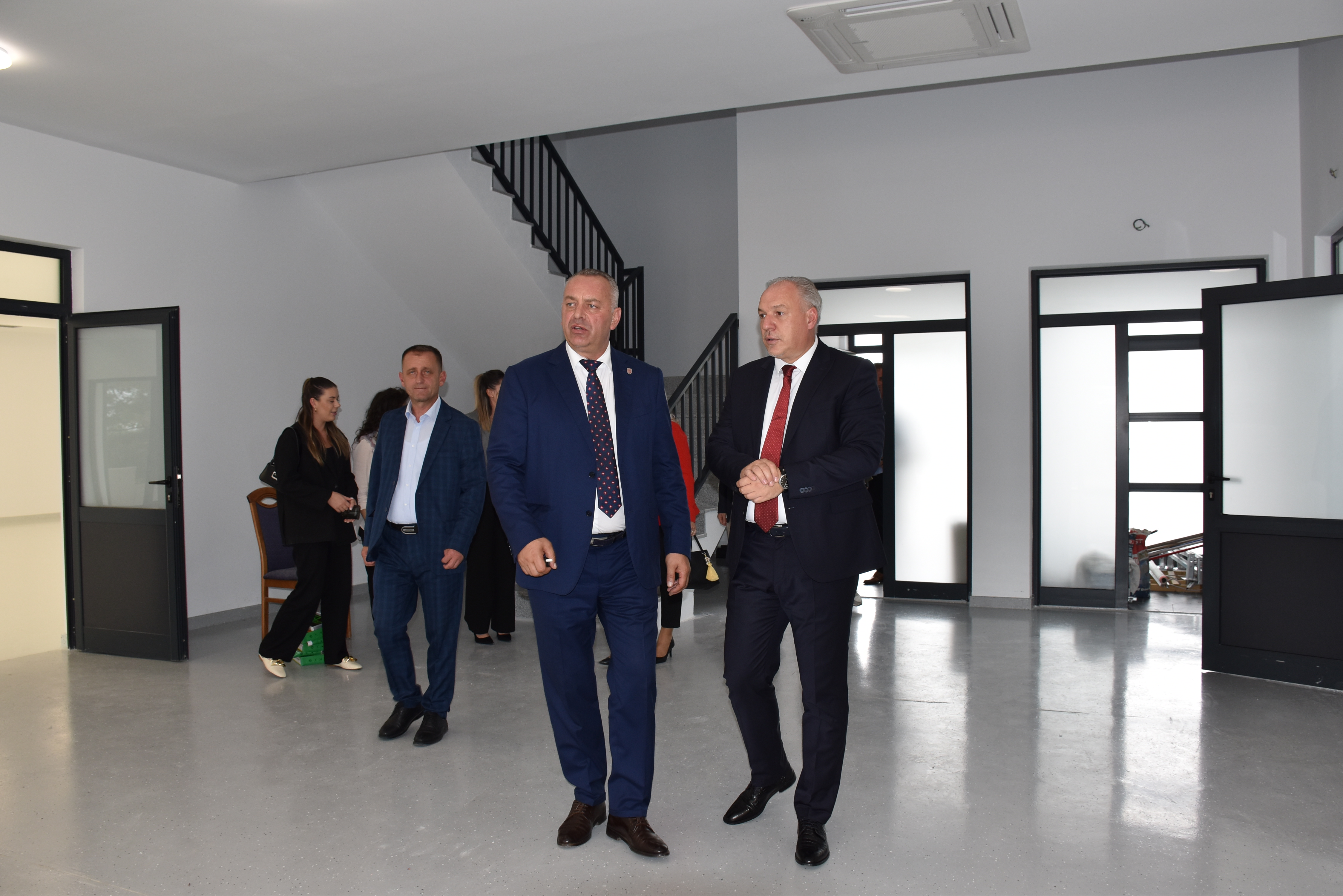 Ministri Damka vizitoi Komunën e Deçanit