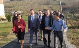 Ministri i Zhvillimit Rajonal z. Rasim Demiri dhe zëvendësat znj.Magbule Shodra dhe z. Esad Raci kanë vizituar Komunat e Drenasit, Skenderajt dhe Klinës