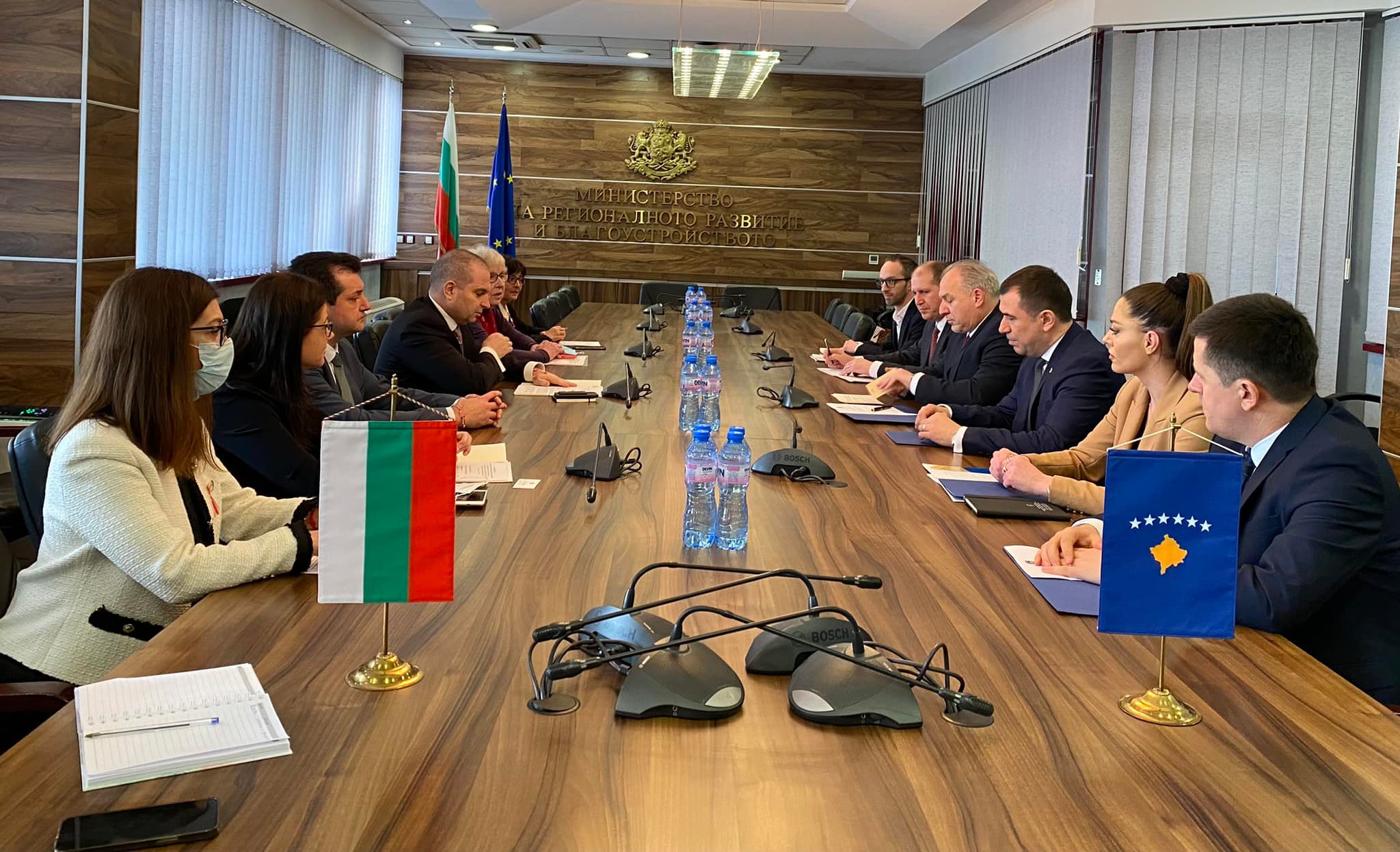 Ministri i Zhvillimit Rajonal z.Fikrim Damka u takua me zv. Kryeministrin dhe Ministrin për Zhvillim Rajonal dhe Punëve Publike në Republikën e Bullgarisë z. Grozdan Karadjov