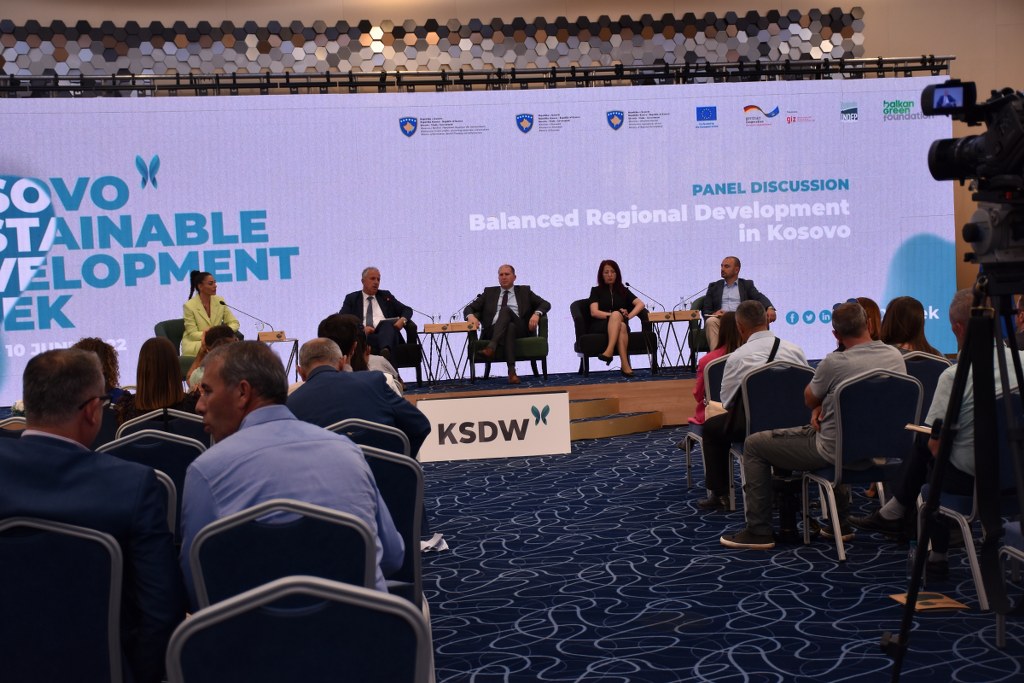 Ministria e Zhvillimit Rajonal mori pjesë në Konferencën “ Java e Zhvillimit të Qëndrueshëm të Kosovës” të organizuar nga KSDW.