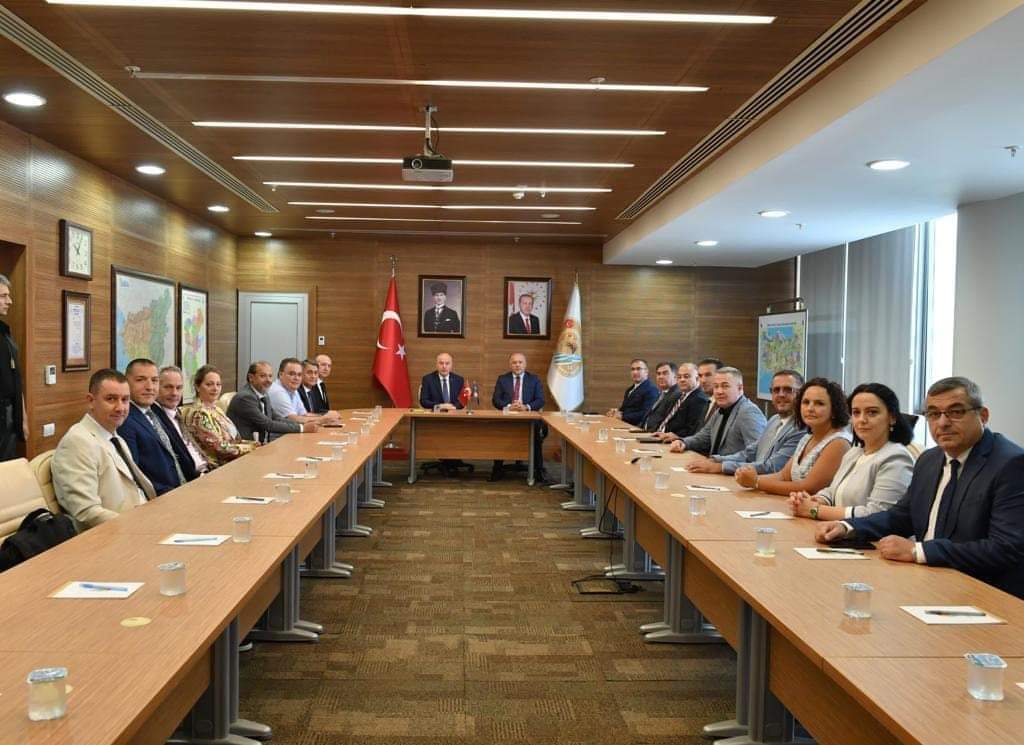 Ministri i Zhvillimit Rajonal z. Fikrim Damka gjate vizites zyrtare ne Turqi së bashku me Odën Ekonomike të Turqisë së Kosovës KTTO dhe shoqaten ESNAF mori pjesë në “Udhëtim Biznesi në Denizli” 3 ditor