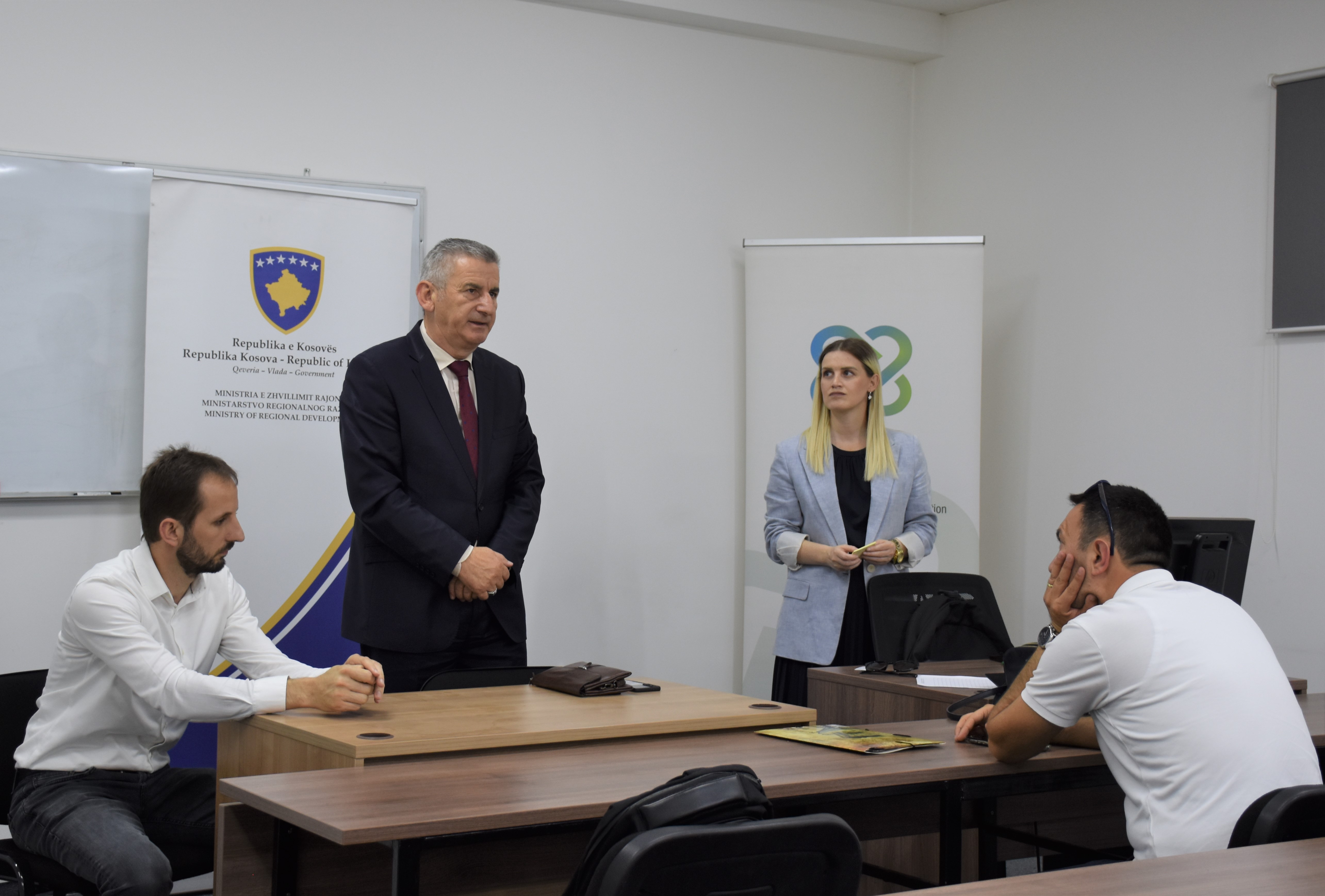 OJQ Instituti për Zhvillim dhe Integrim “IZHI” e mbështetur nga Ministria e Zhvillimit Rajonal “MZHR”, ka realizuar trajnimin me temën ”Avancimi i bashkëpunimit në mes shoqatave dhe biznesëve në regjionin e Prishtinës” 
