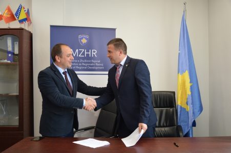 Ministria e Zhvillimit Rajonal nënshkruan Marrëveshjen e Mirëkuptimit me komunën përfituese të Prizrenit nga Programi për Zhvillim Rajonal