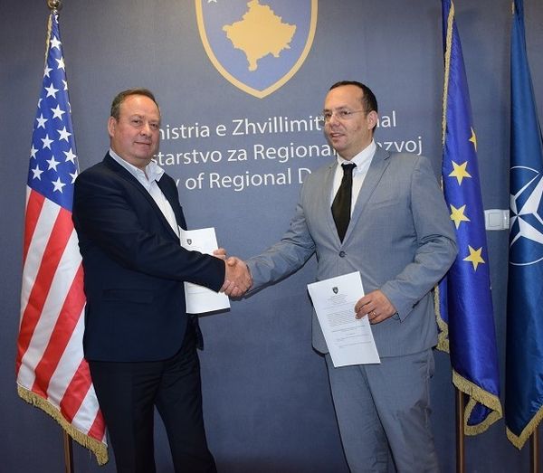 Ministria e Zhvillimit Rajonal nënshkroi Marrëveshjen e Mirëkuptimit me komunën përfituese të Podujevës në kuadër të Programit për Zhvillim Rajonal PZHR 2020