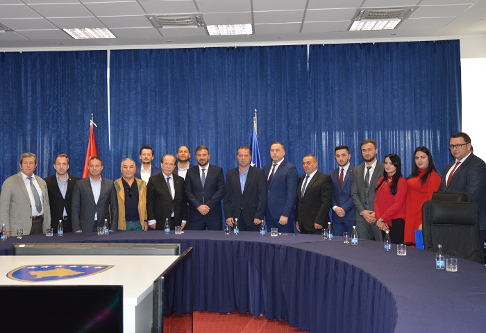 Ministri i Zhvillimit Rajonal Rasim Demiri priti në takim delegacionin e biznesmenëve nga Turqia