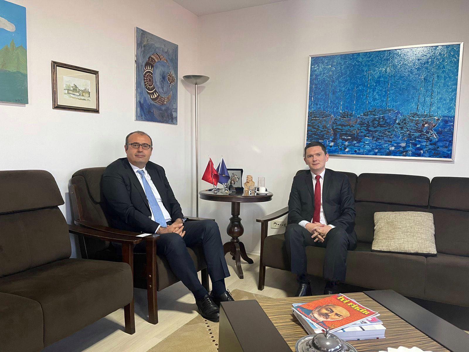 Zëvendësministri i MZHR-së z. Agon Dobruna takon Ambasadorin e Republikës së Turqisë në Kosovë z. Çağrı Sakar