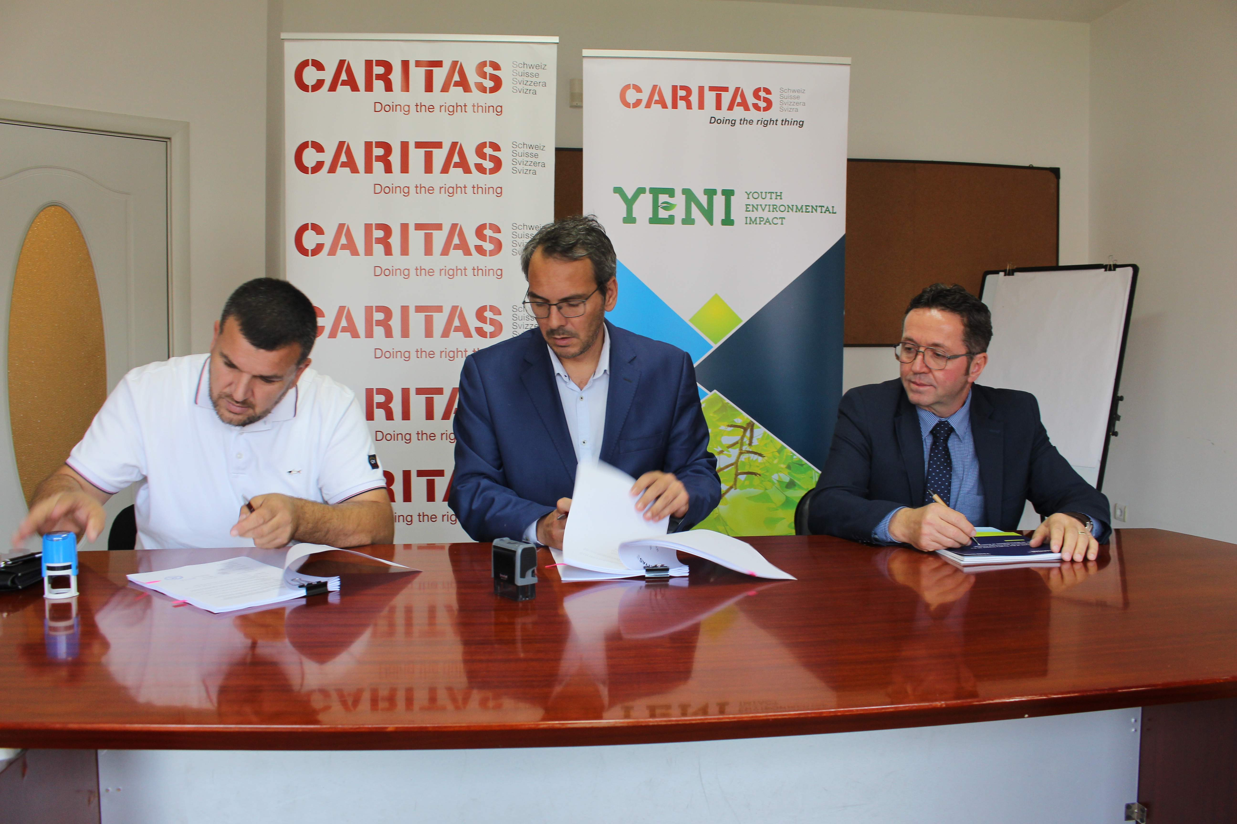 Mbahet ceremonia e nënshkrimit të kontratës në kuadër të projektit YENI bashkëfinancuar nga MZHR dhe Caritasi Zviceran