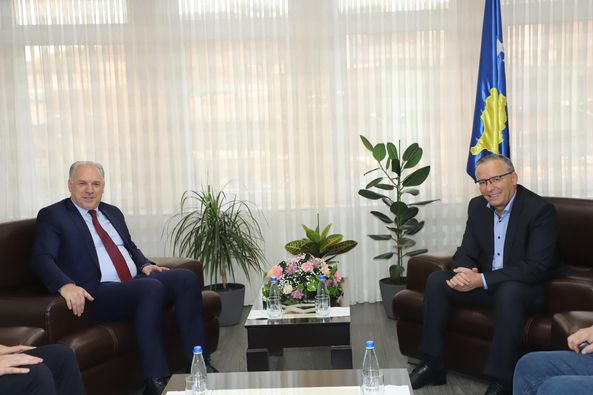 Ministri i Zhvillimit Rajonal z.Fikrim Damka vizitoi komunën e Mitrovicës