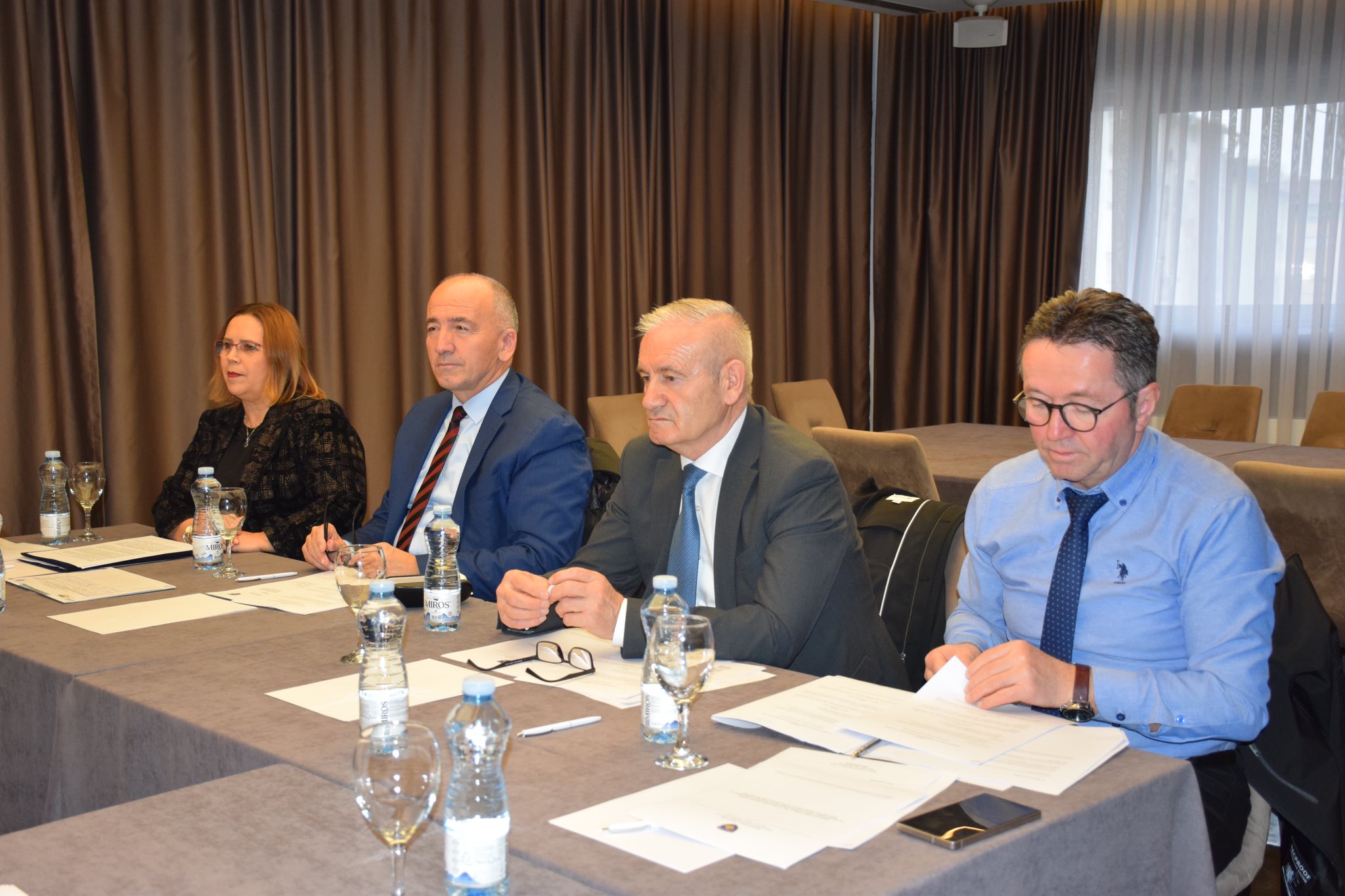 Ministria e Zhvillimit Rajonal mori pjesë në tryezën e organizuar nga AZHR Perëndim për themelimin e Qendrave të Zhvillimit Rajonal