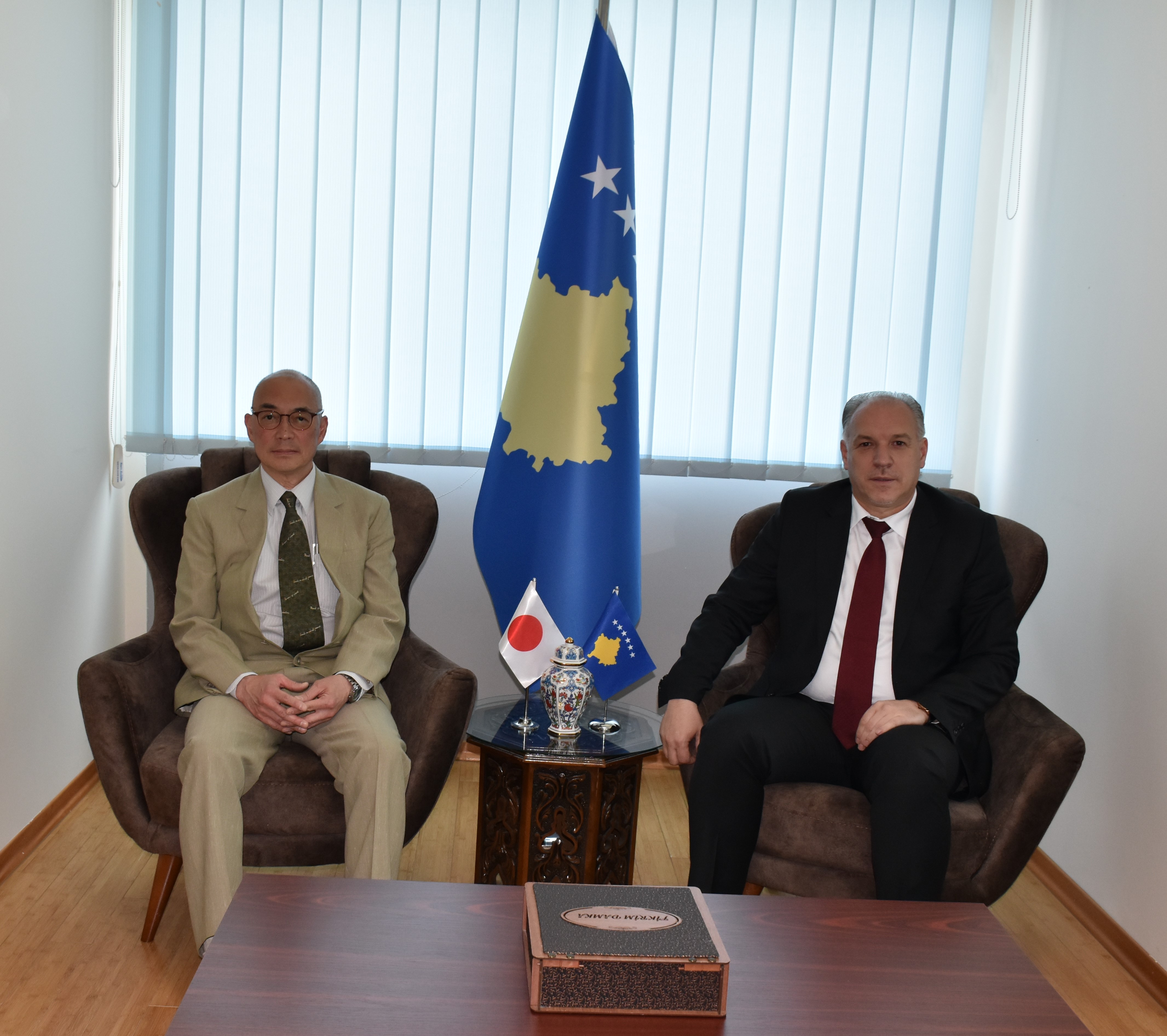 Ministri z.Fikrim Damka priti në takim të ngarkuarin me punë në Ambasaden e  Japonisë në Kosovë z. Keisuke Yamanaka.