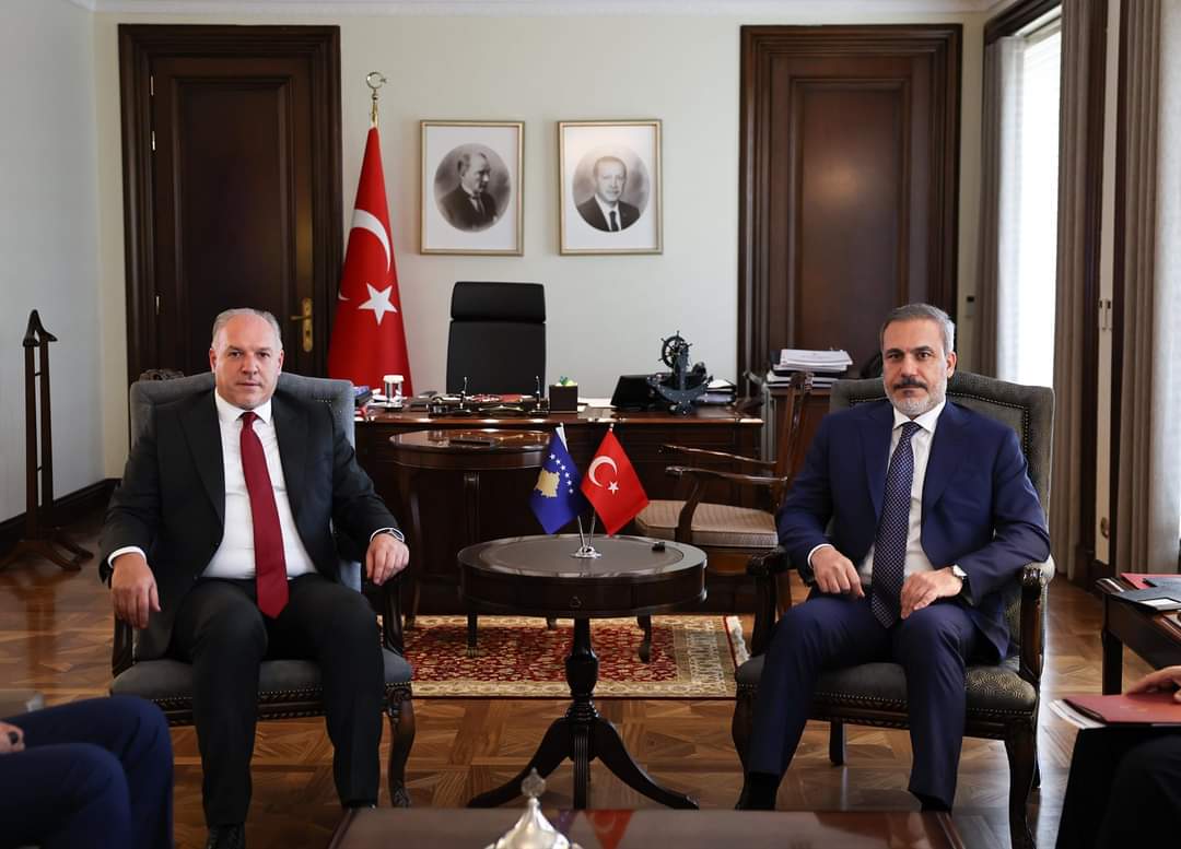 Ministri i Zhvillimit Rajonal z. Fikrim Damka, në kuadër të vizitave të tij zyrtare në Ankara, u takua me Ministrin e Punëve të Jashtme të Republikës së Turqisë, z. Hakan Fidan dhe me Ministrin e Rinisë dhe Sportit së Republikës së Turqisë z. Osman Aşkın Bak.