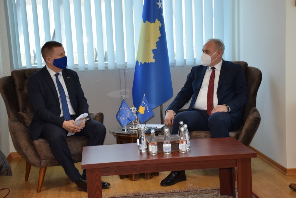 Ministri z.Fikrim Damka priti në takim Shefin e zyres së BE-së në Kosovë z. Tomáš Szunyog