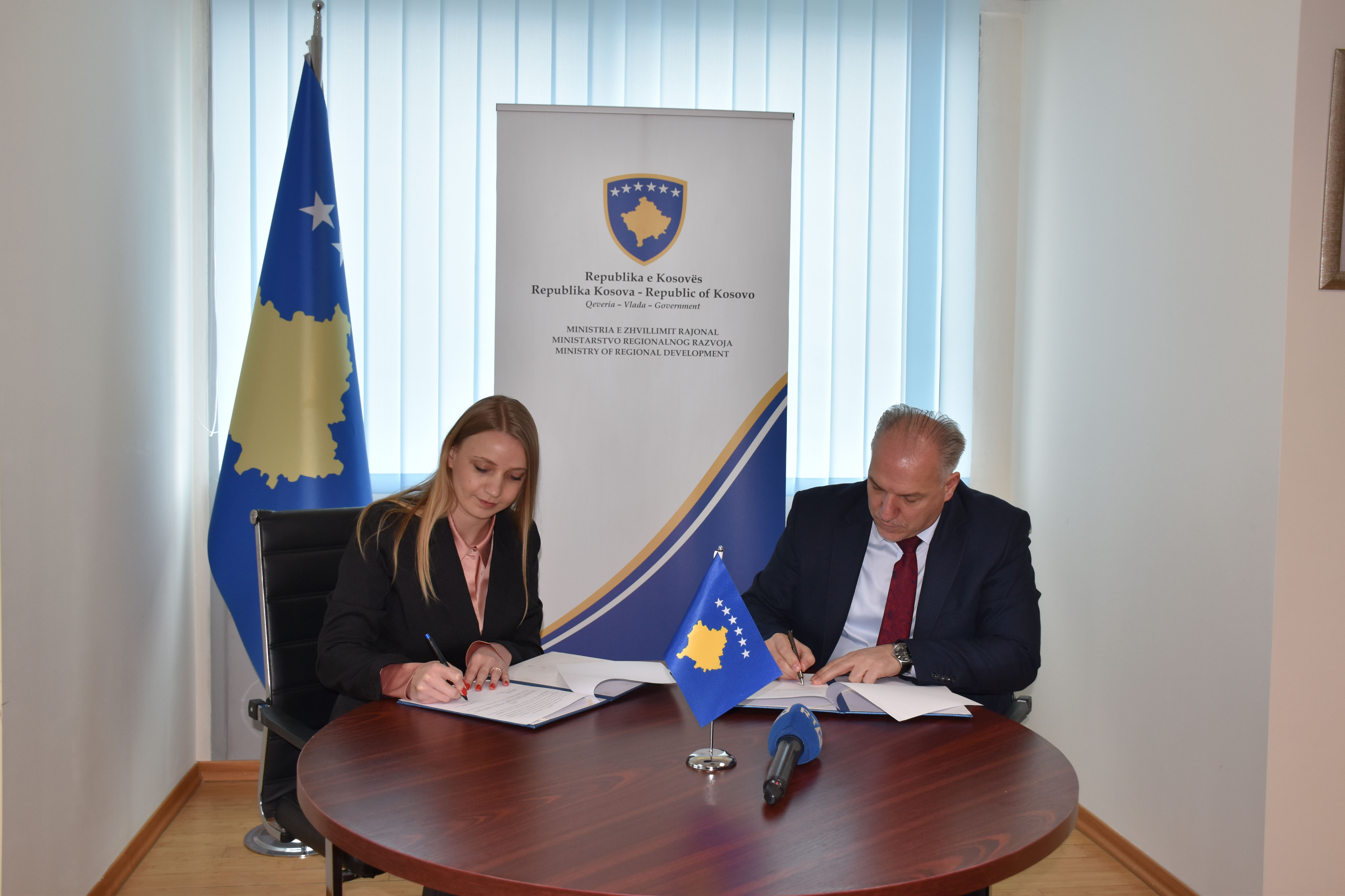 Ministria e Zhvillimit Rajonal nënshkruan Marrëveshjen e Mirëkuptimit me komunën përfituese të Podujevës në kuadër të Programit për Zhvillim Rajonal PZHR 2023 