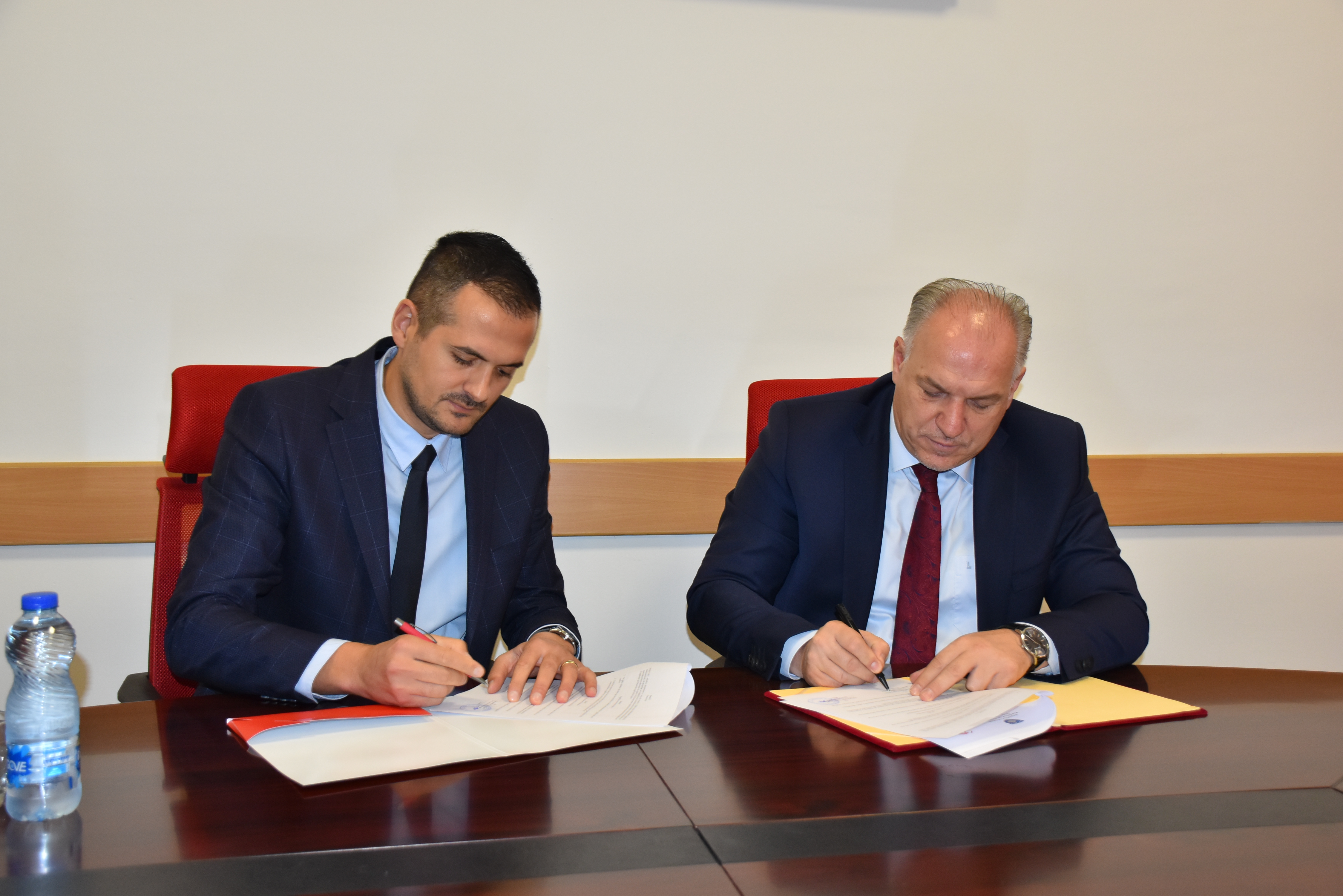 Ministria e Zhvillimit Rajonal nënshkruan Marrëveshjen e Bashkëpunimit me Universitetin “Fehmi Agani” në Gjakovë.