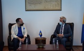Ministri i Zhvillimit Rajonal z.Enis Kervan priti ne takim Kryetarin e Odës Ekonomike të Kosovës z. Berat Rukiqi