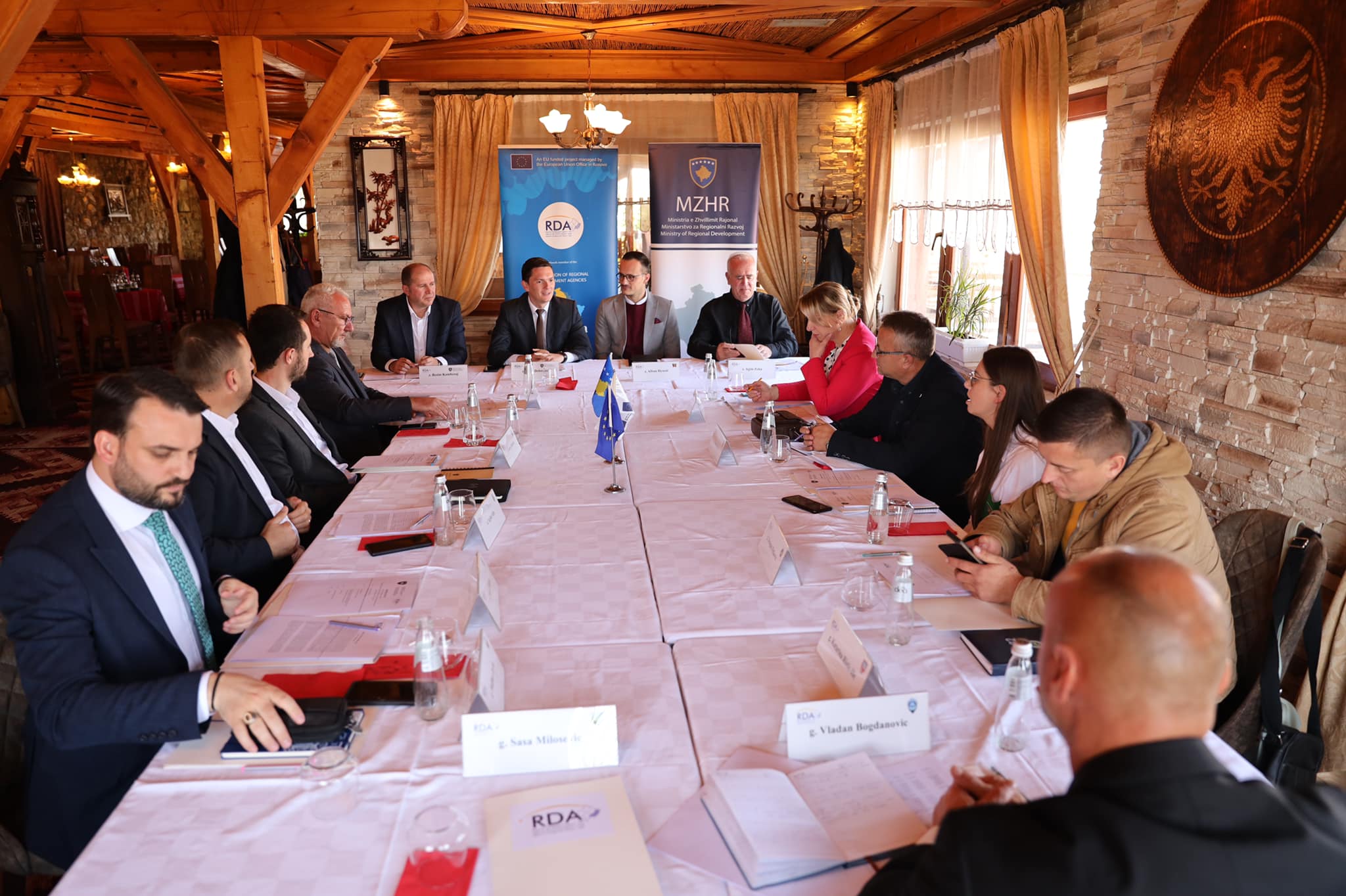Agjencia për Zhvillim Rajonal - Lindje dhe Ministria e Zhvillimit Rajonal sot kanë realizuar tryezën e rrumbullakët me titull: “Partneriteti në zbatimin e politikave të zhvillimit rajonal në Republikën e Kosovës”