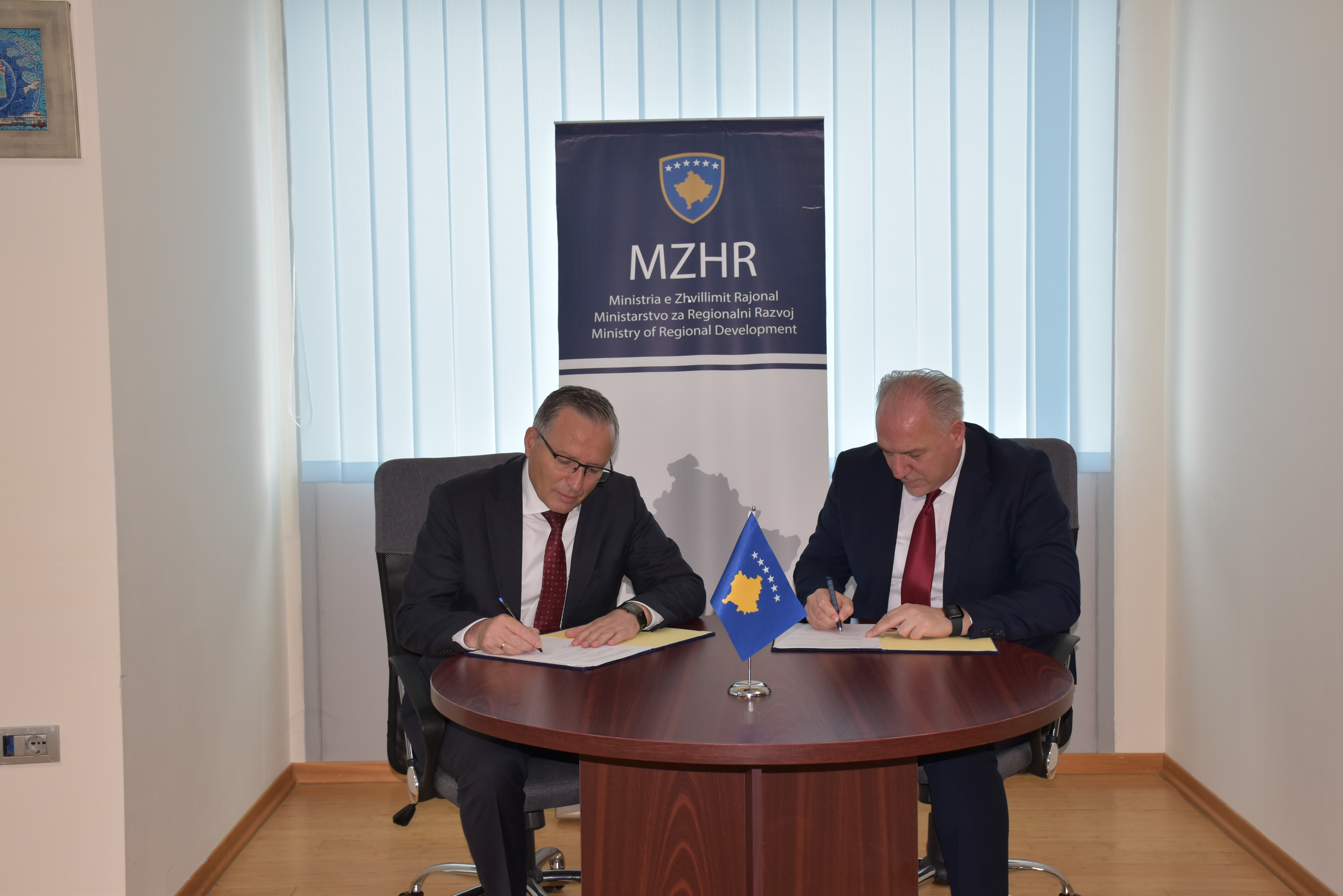Ministria e Zhvillimit Rajonal nënshkruan Marrëveshjen e Mirëkuptimit me komunën përfituese të Mitrovicës së Jugut në kuadër të Programit për Zhvillim Rajonal PZHR 2024