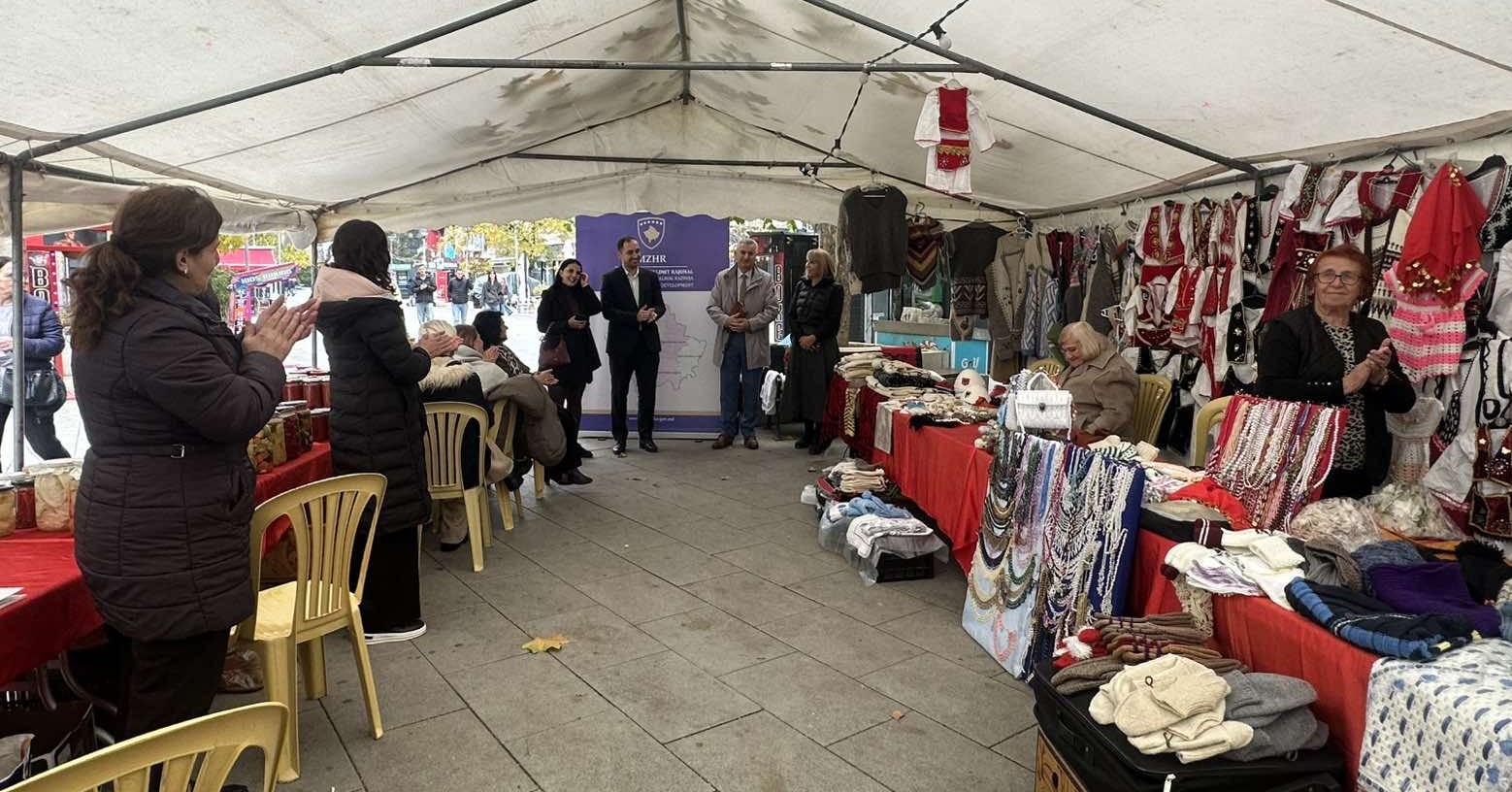 AZHR Veri, me mbështetjen e MZHR-së, organizoi Panairin e Bizneseve Artizanale dhe Ushqimore për gratë nga rajoni i Mitrovicës së Jugut