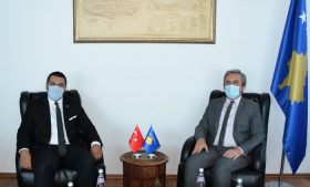 Ministri i Zhvillimit Rajonal z.Enis Kervan, ka pritur në takim Drejtorin e Fondacionit Maarif të Turqisë në Kosovë z. Mesut Özbaysar