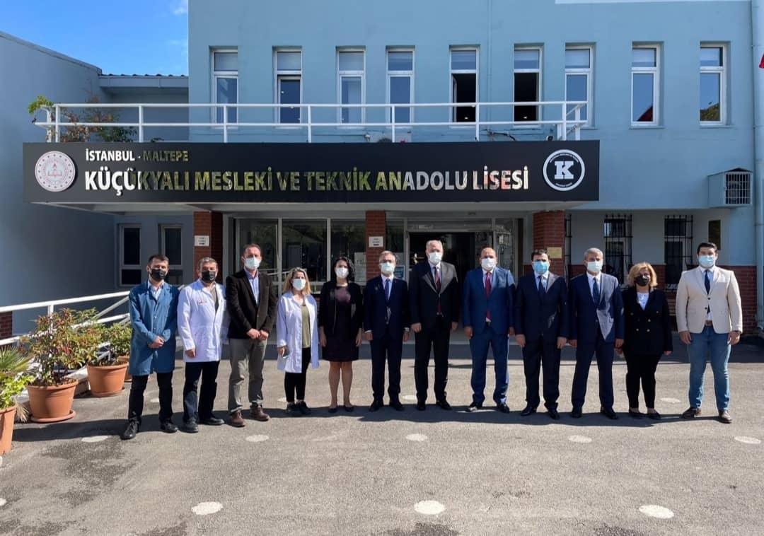 Ministri i Zhvillimit Rajonal z.Fikrim Damka vizitoi Shkollën e Mesme Profesionale në Stamboll
