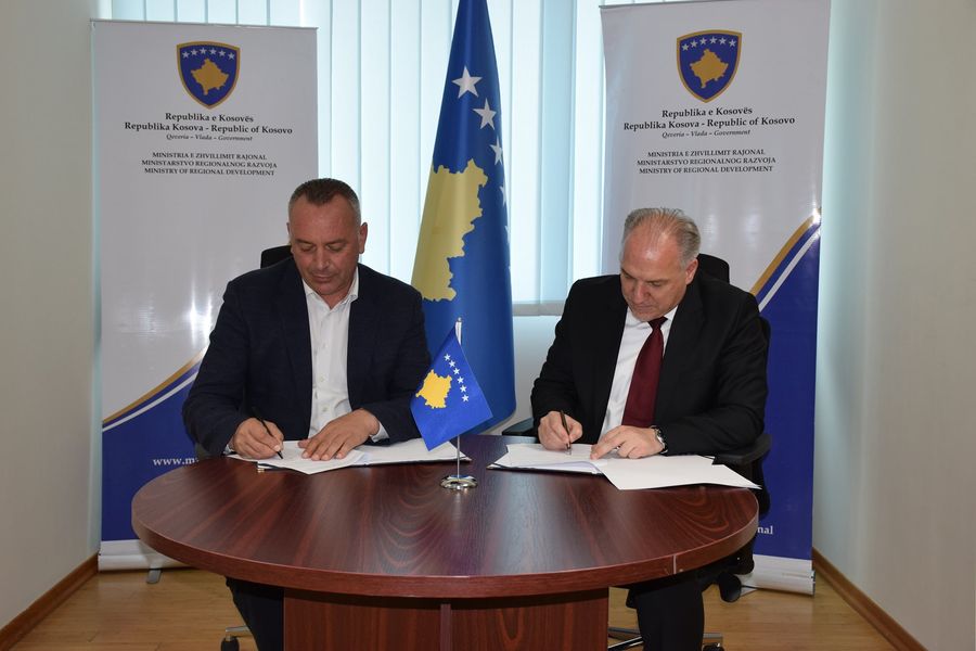 Ministria e Zhvillimit Rajonal nënshkruan Marrëveshjen e Mirëkuptimit me komunën përfituese të Deçanit në kuadër të Programit për Zhvillim Rajonal PZHR 2022