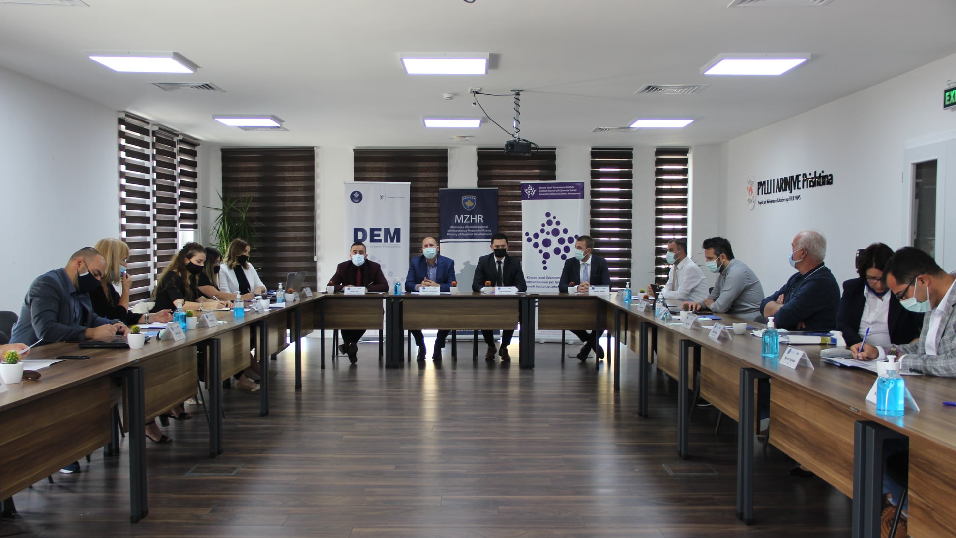 Ministria e Zhvillimit Rajonal (MZHR) nën  mbështetje të Instituti Kosovar për Qeverisje Lokale (KLGI)) organizoi punëtorinë e radhës lidhur me procesin e hartimit të Projektligjit për Zhvillim Rajonal.