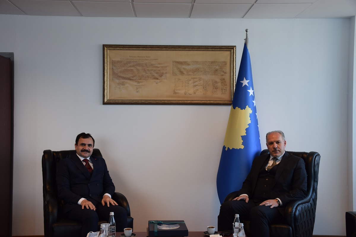 Ministri i Zhvillimit Rajonal z.Fikrim Damka, ka pritur në takim Këshilltarin për Arsim në Ambasadën e Turqisë në Prishtinë z. Şerafettin Turan