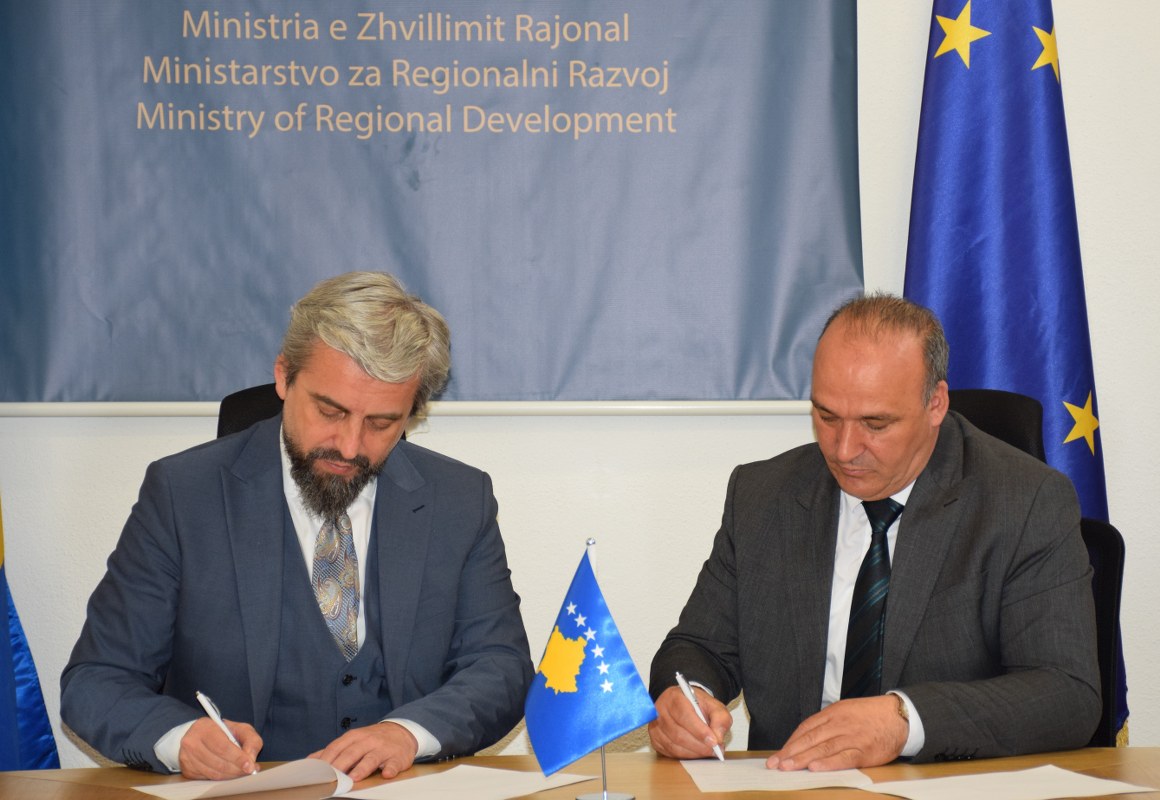 Ministria e Zhvillimit Rajonal nënshkroi Marrëveshjen e Mirëkuptimit me komunën përfituese të Podujevës në kuadër të Programit për Zhvillim Rajonal PZHR 2021