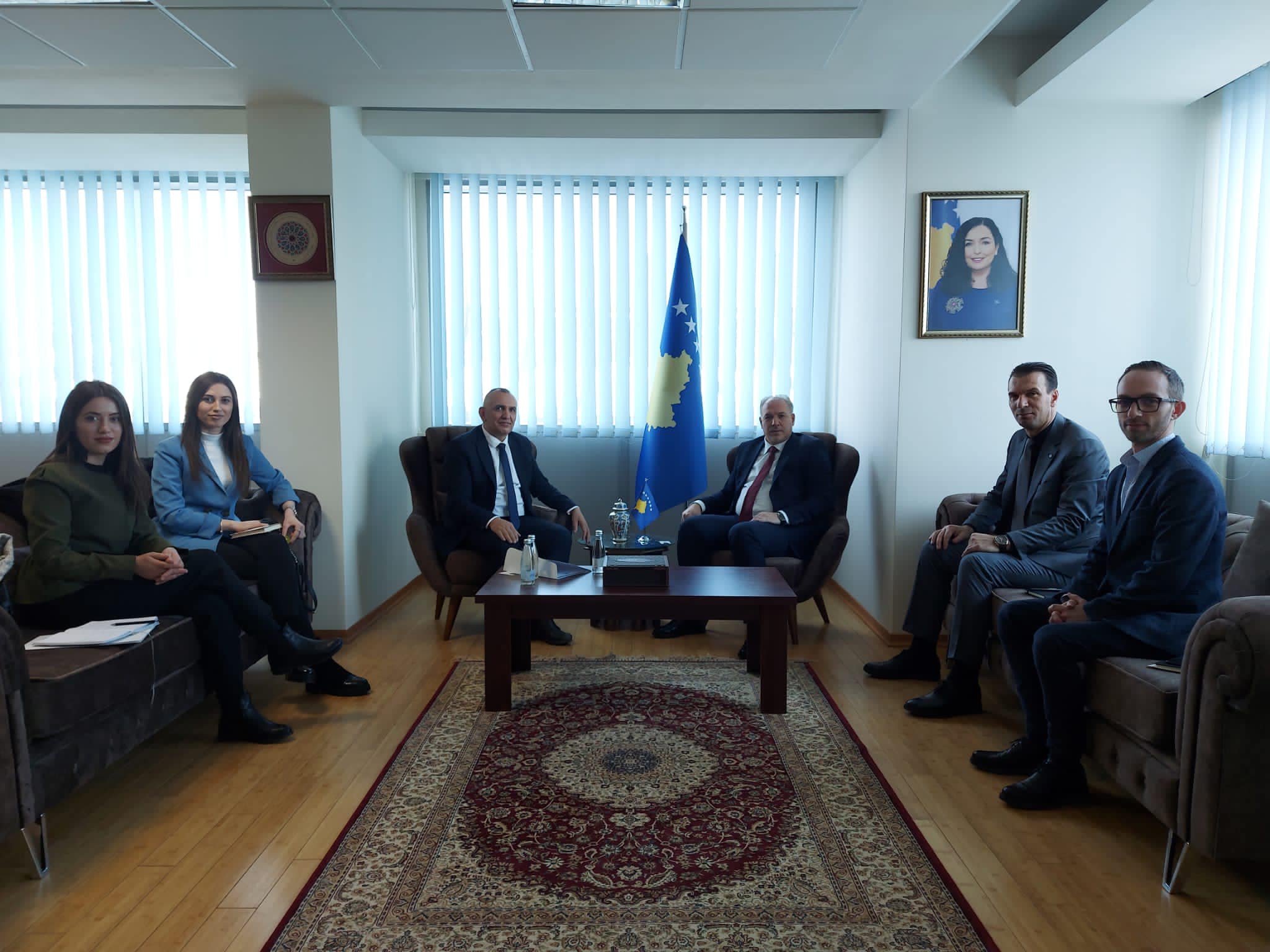 Ministri z.Fikrim Damka priti në takim sot përfaqësuesit e Odës së Afarizmit të Kosovës