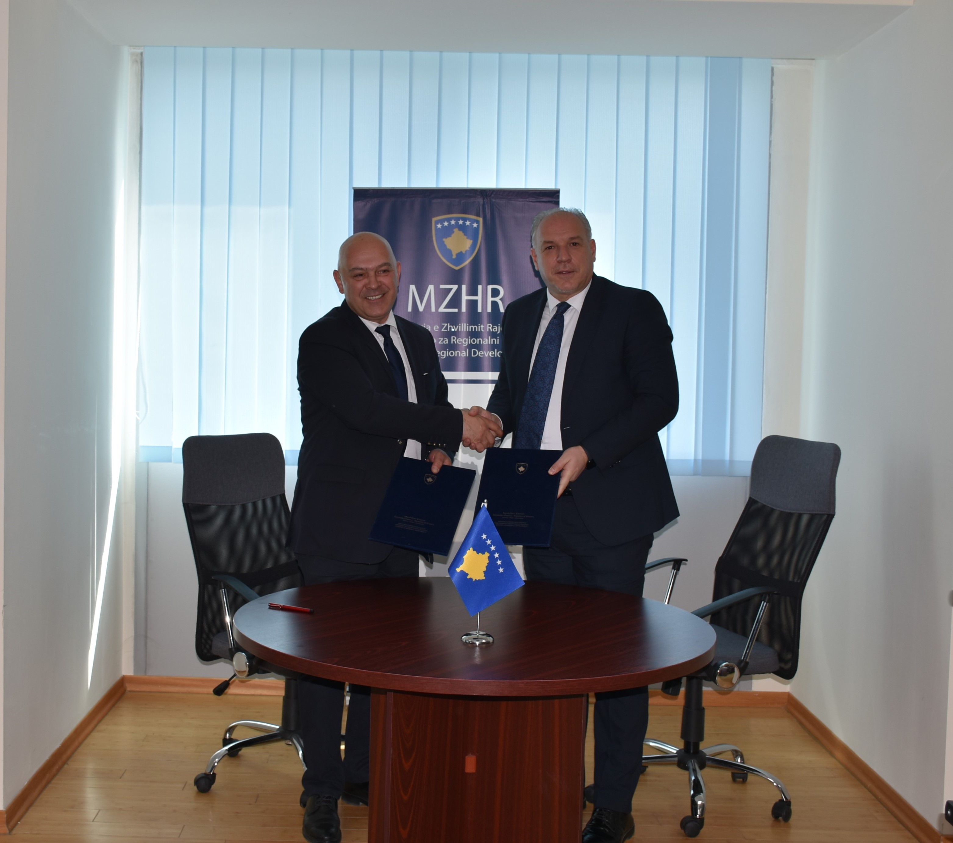 Ministria e Zhvillimit Rajonal nënshkruan Marrëveshjen e Mirëkuptimit me komunën përfituese të Gjakovës në kuadër të Programit për Zhvillim Rajonal PZHR 2024