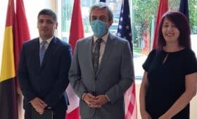 Ministri i Zhvillimit Rajonal z.Enis Kervan, ka pritur në takim pune Drejtoreshën e EBRD-së në Kosovë znj. Leonora Kusari dhe Menaxherin e Lartë në Deloitte Kosova z.Arian Meta