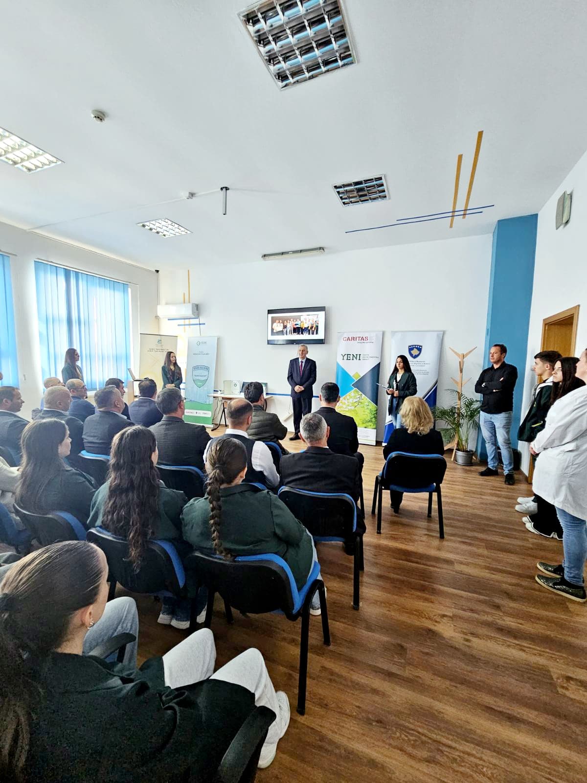 Ministria e Zhvillimit Rajonal (MZHR) në bashkëpunim me Caritasin Zviceran përuruam  projektin mjedisor të Shkollës së Mesme Profesionale “Bahri Haxha” në Vushtrri, fituese e garës për çmimin  e vendit të parë ”Dervish Rozhaja” 2024.